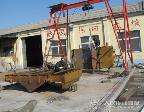 大型直線振動篩制造 大型直線振動篩制造